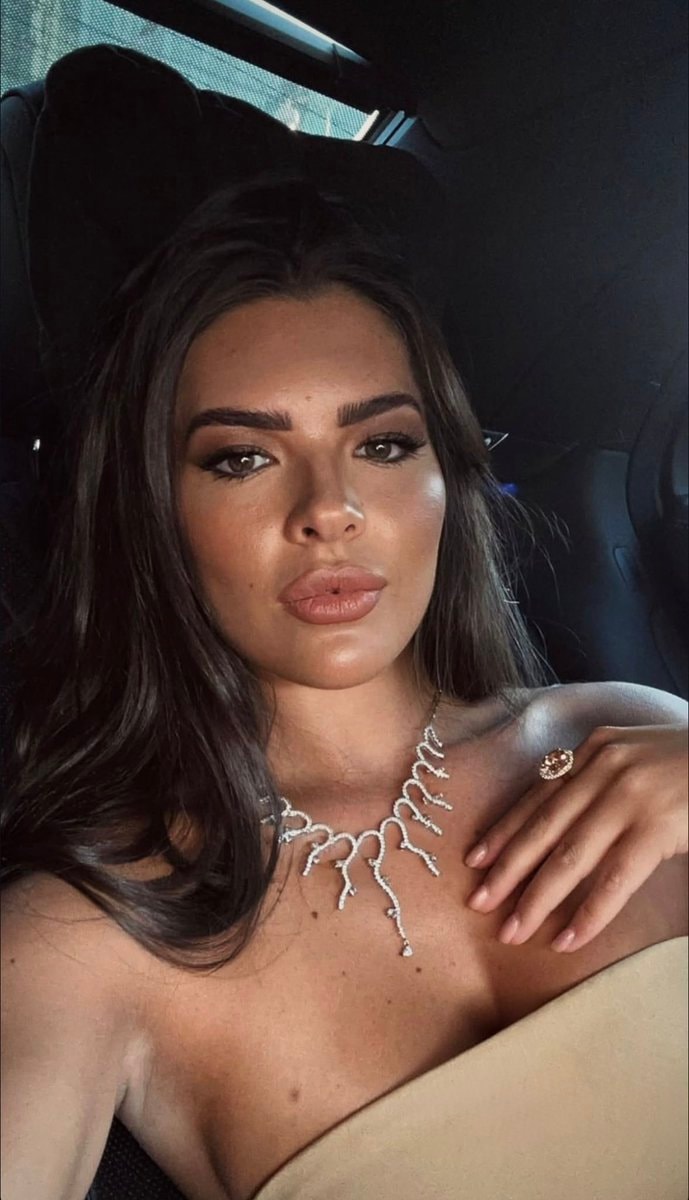 Gemma Owen selfie