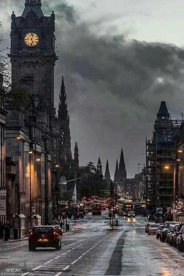 Edinburgh under clouds (photo 4 of 4)