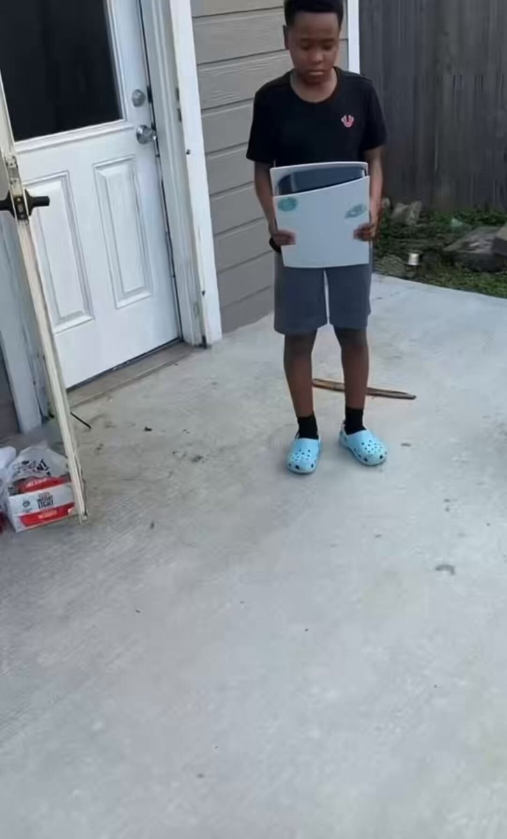Mom makes son slam PS5 after cat incident Mom makes son slam PS5 after cat incident