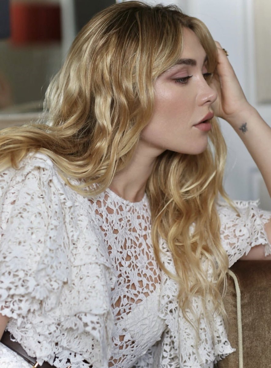Florence Pugh new photos (photo 2 of 2)