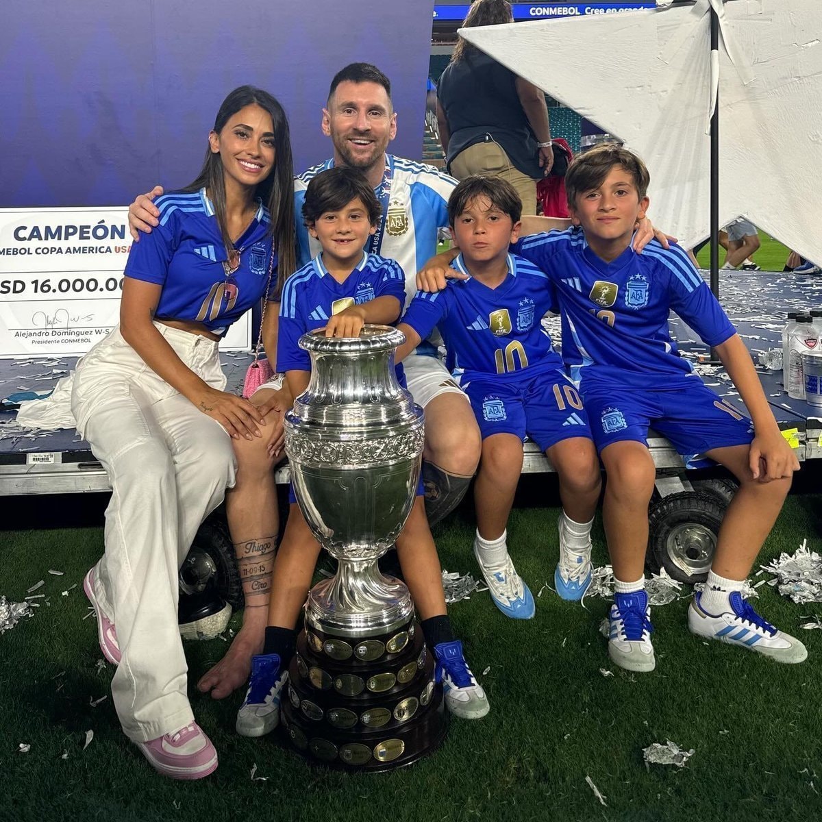 Lionel Messi Antonela yacht photo (photo 2 of 2)
