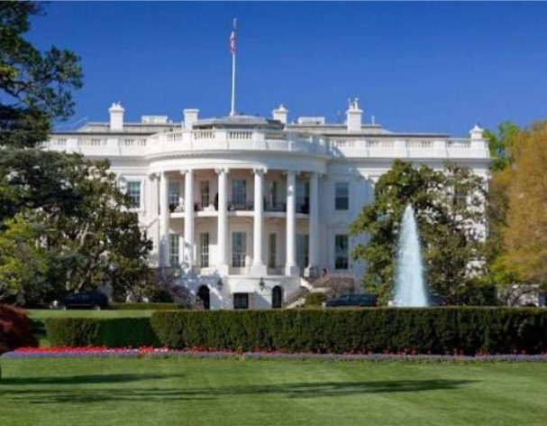 Nicki Minaj White House appearance trending (photo 2 of 2)