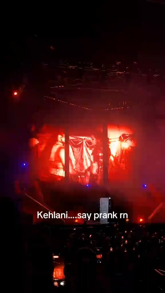 Kehlani stage performance