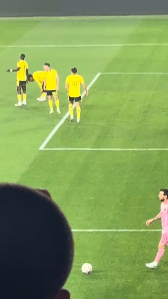 Messi free kick fan POV