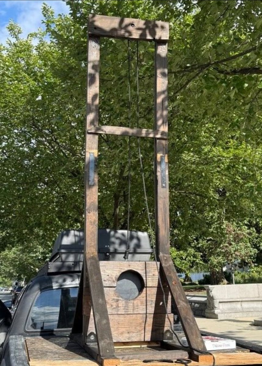 Guillotine in pickup truck