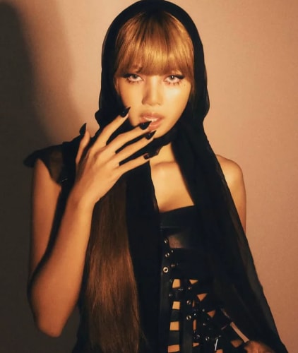 Lisa and Jisoo new singles
