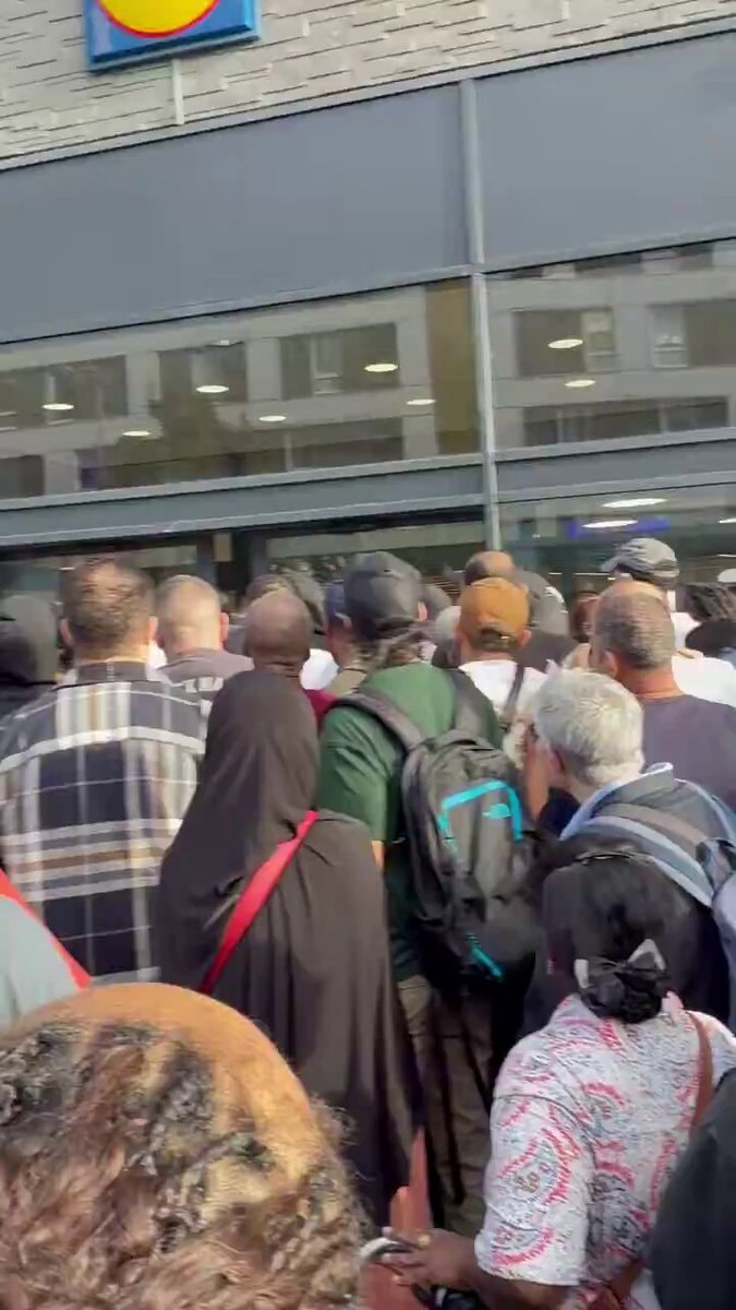 Lidl Nanterre France fans AC
