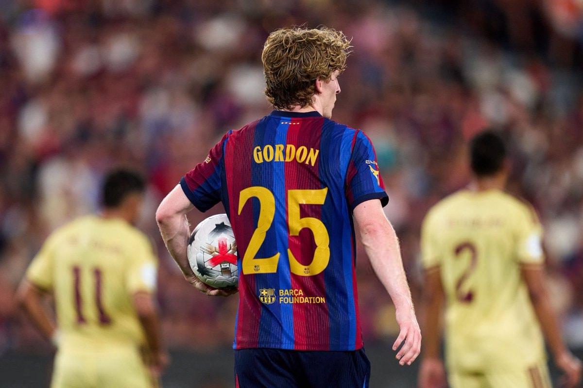 Anthony Gordon La Liga debut Barcelona
