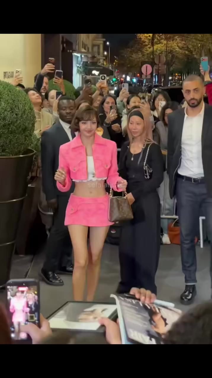 LISA Louis Vuitton SS27 appearance LISA Louis Vuitton SS27 appearance