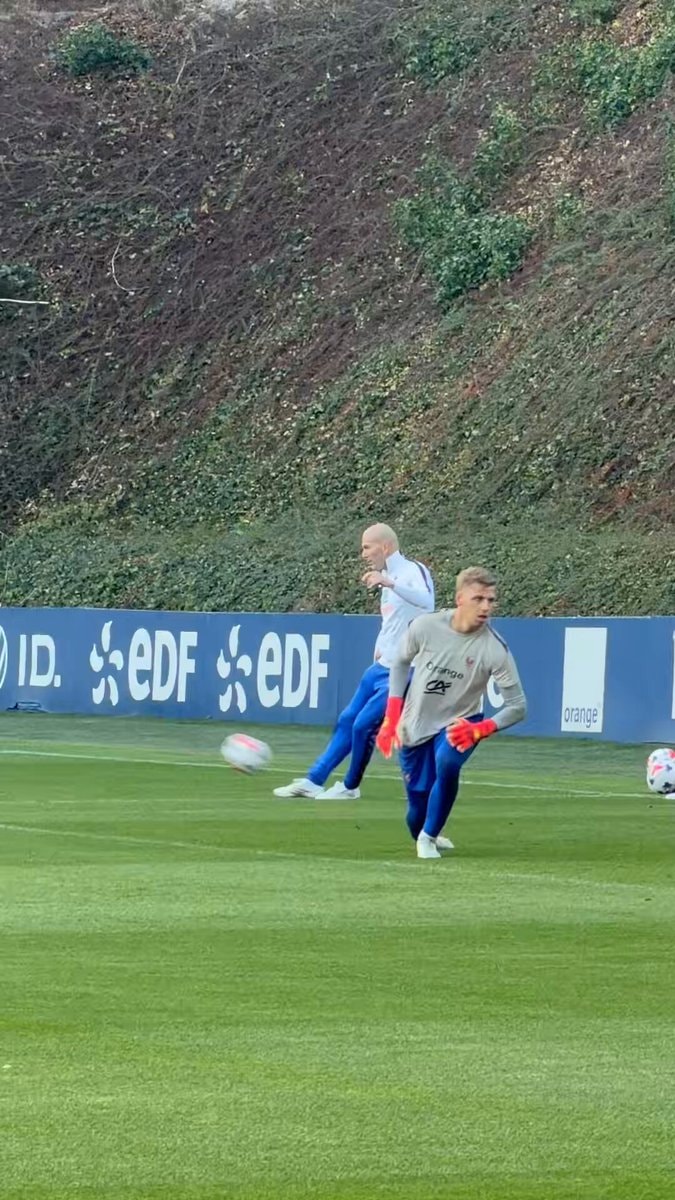 Zizou training session