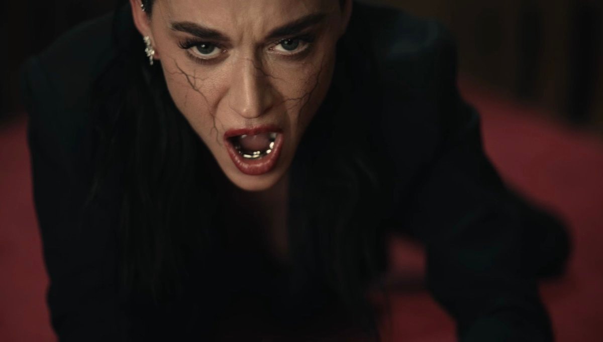 Katy Perry Watch It Burn music video (photo 2 of 4)
