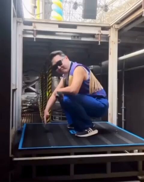 PSY before stage