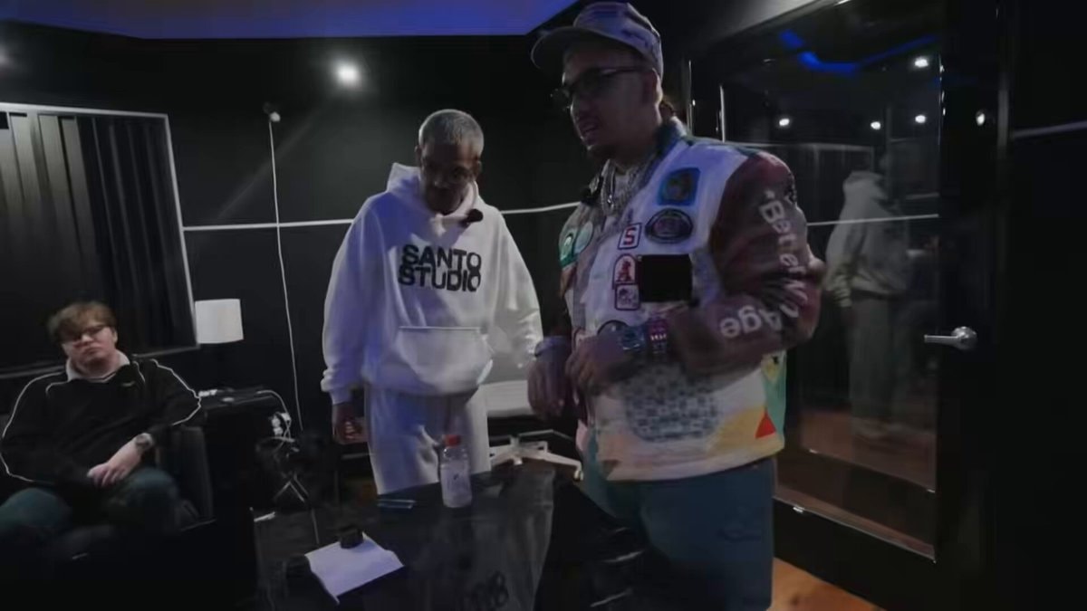 Fenix Flexin RUBBERZ AI debate with Neon