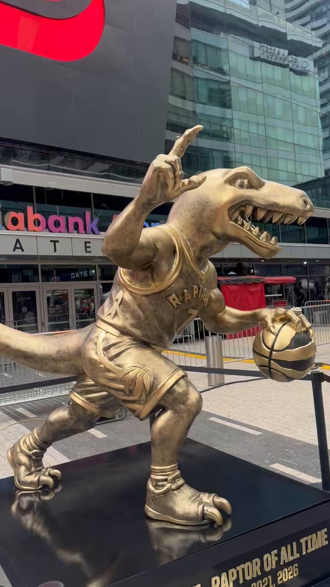 Kyle Lowry Raptors statue