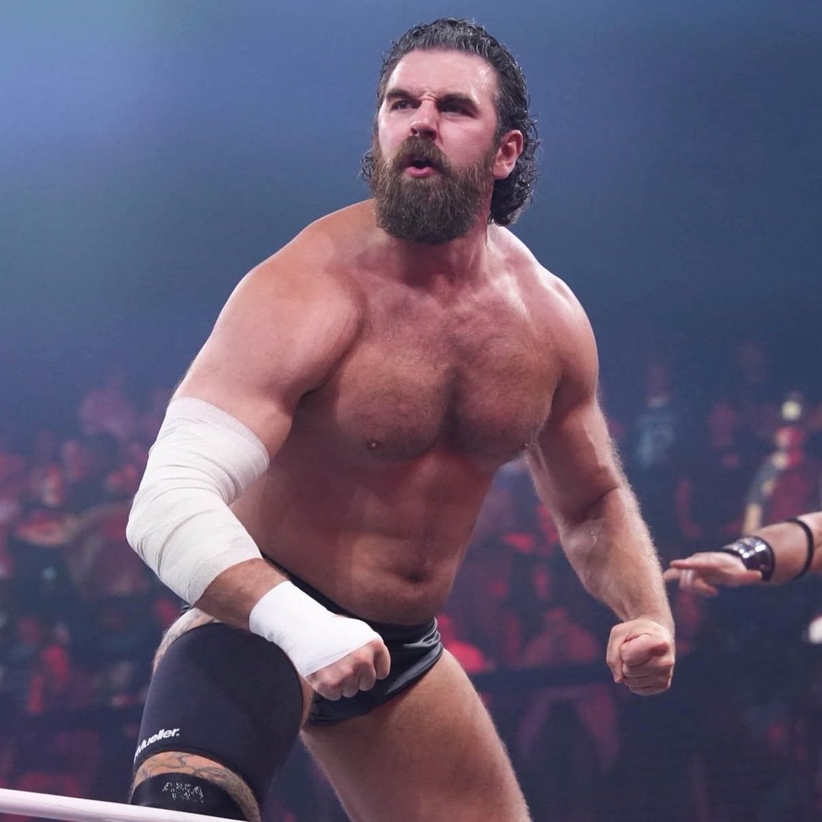 Tommaso Ciampa vs Jake Doyle (photo 2 of 2)