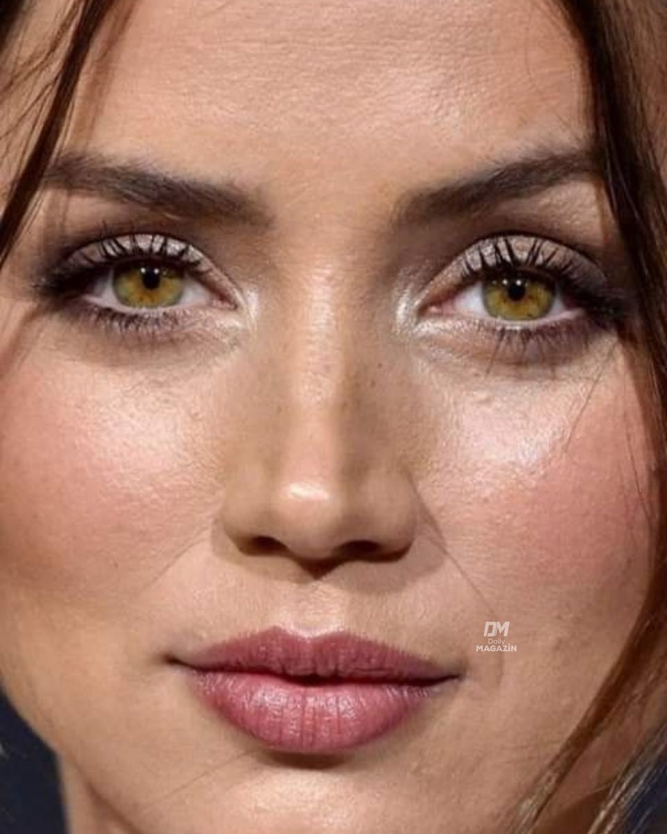 Ana de Armas piercing yellow eyes (photo 2 of 2)