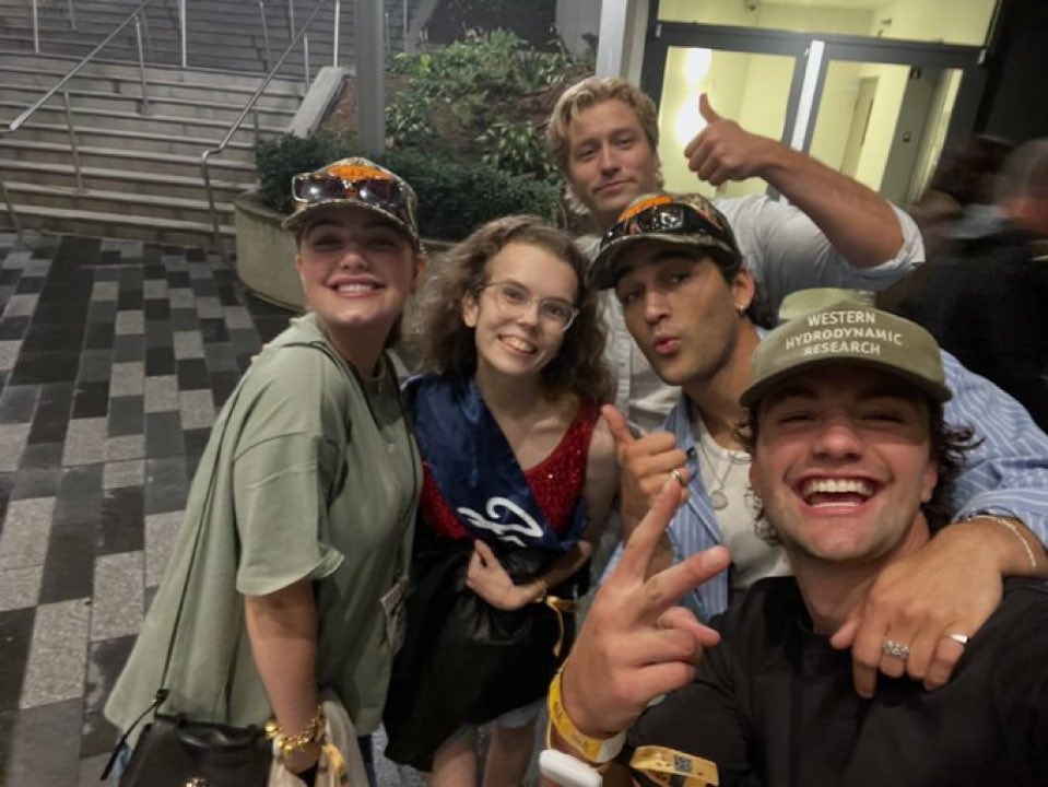 Noah Kahan after concert fan photo