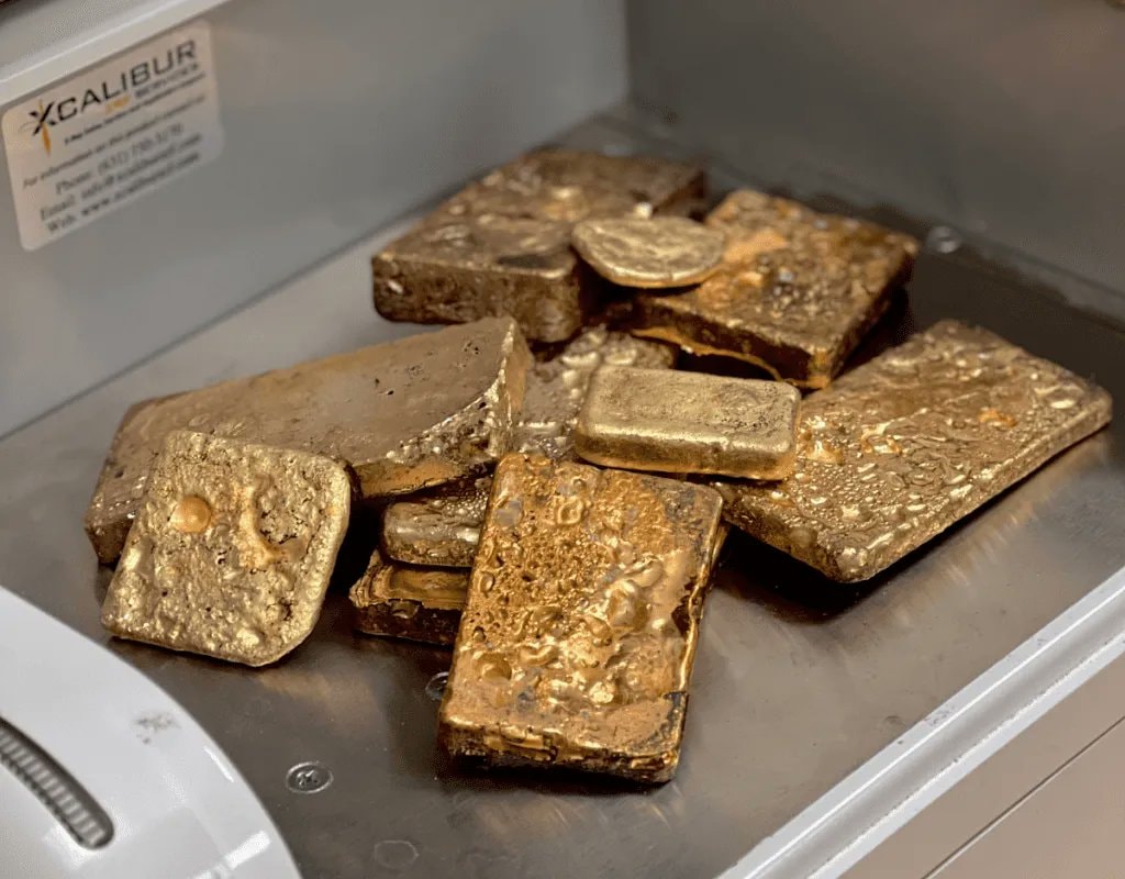 Gold prices defy yield highs (photo 2 of 2) Gold prices defy yield highs (photo 2 of 2)