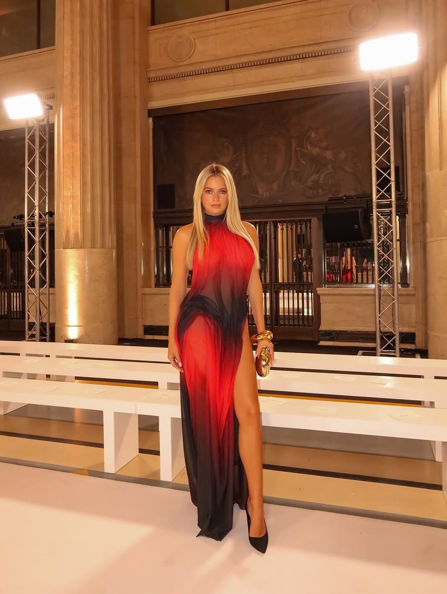 Tasha Ghouri fashion show (photo 4 of 4)