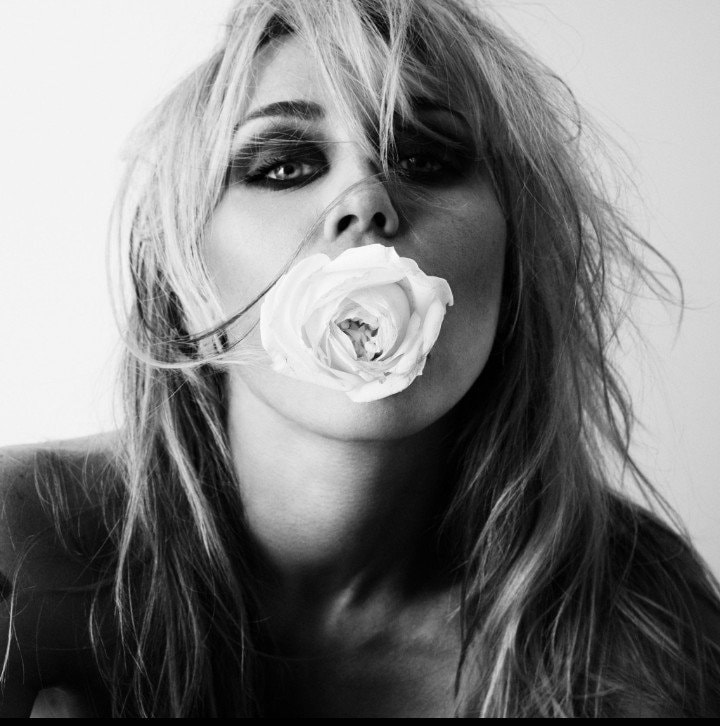 Miley Cyrus Bass Persuades chart fall