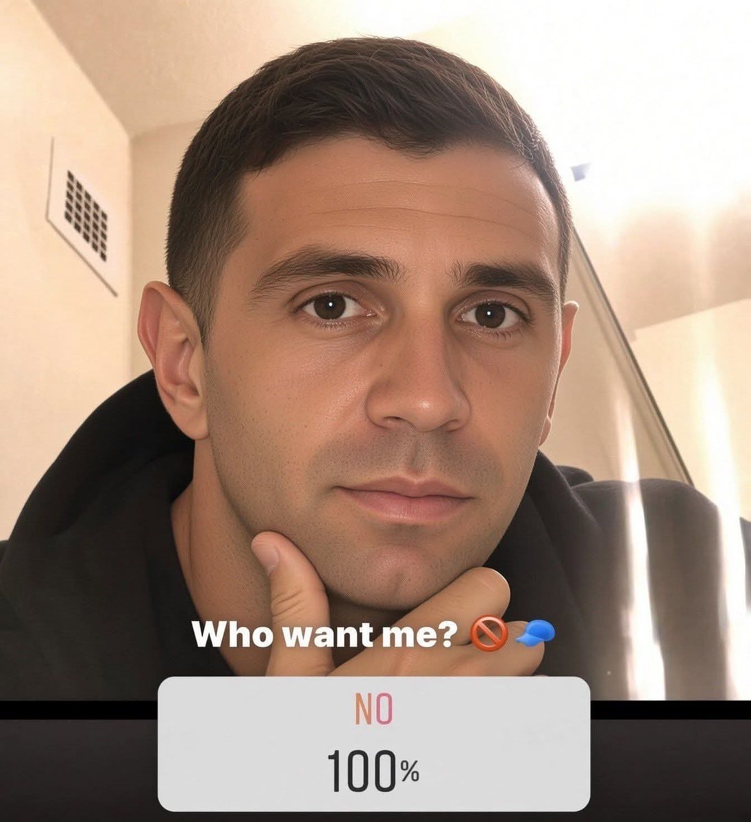 Emi Martinez selfie poll
