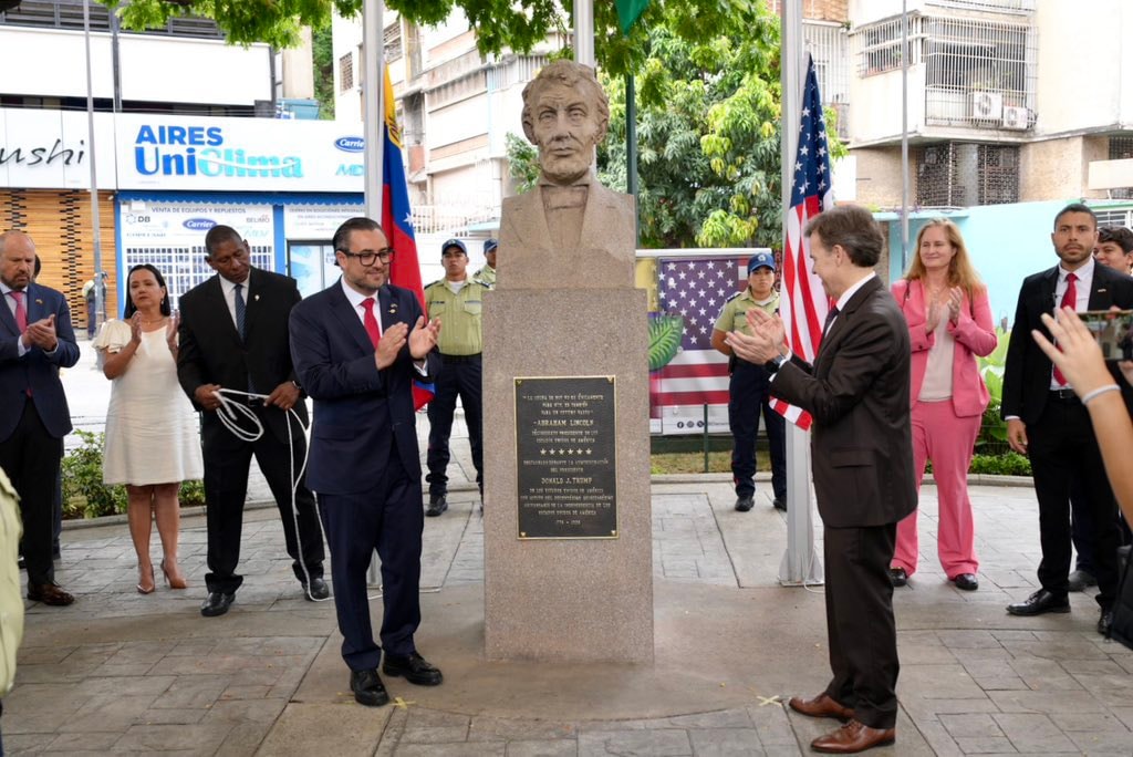 Abraham Lincoln Plaza reopens in Baruta, Caracas (photo 2 of 3)