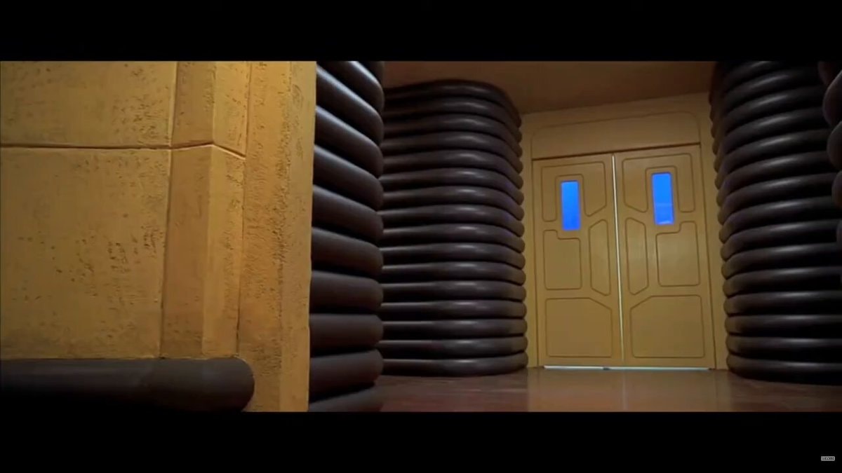 Chris Tucker as Ruby Rhod in THE FIFTH ELEMENT