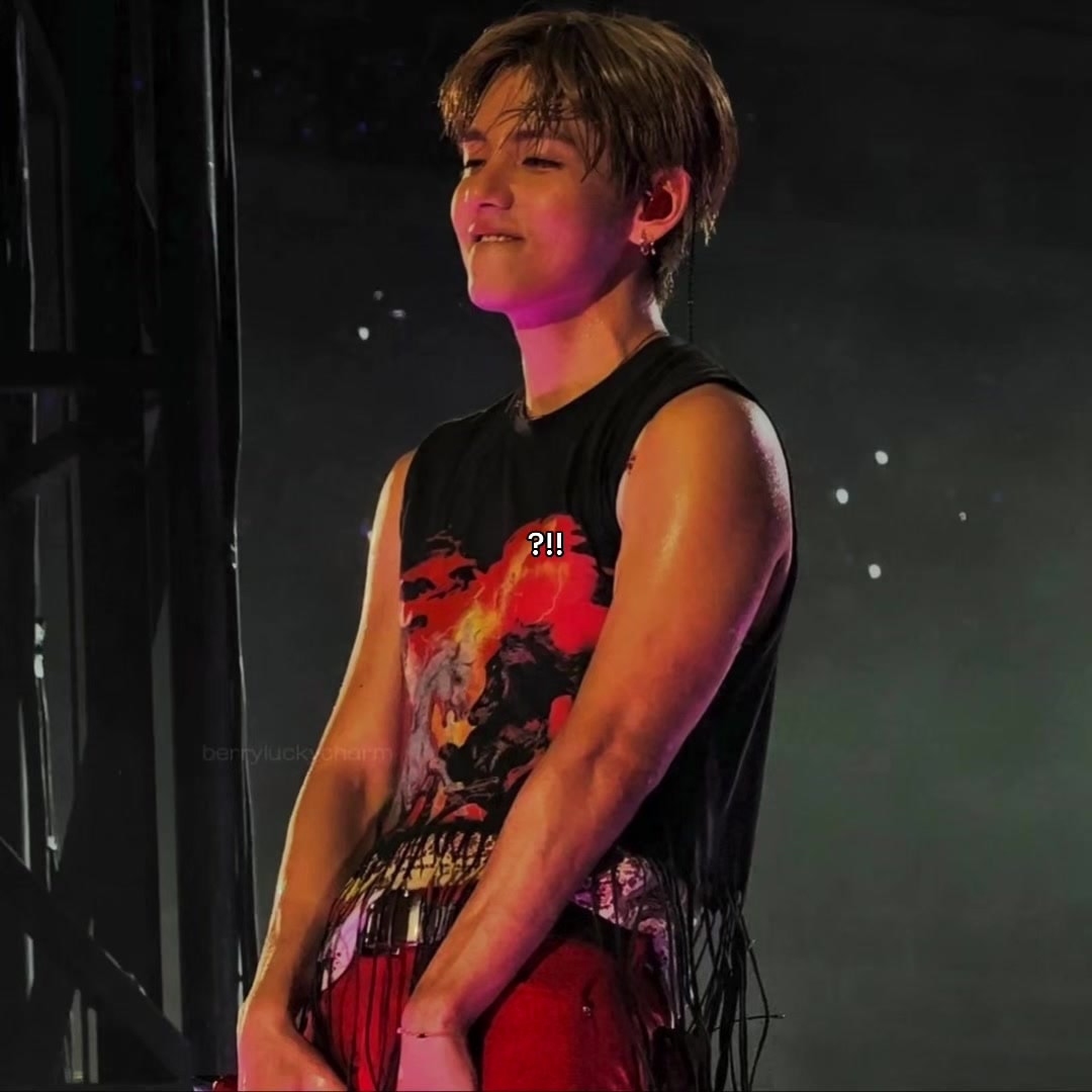 Kim Taehyung fiery stage outfit