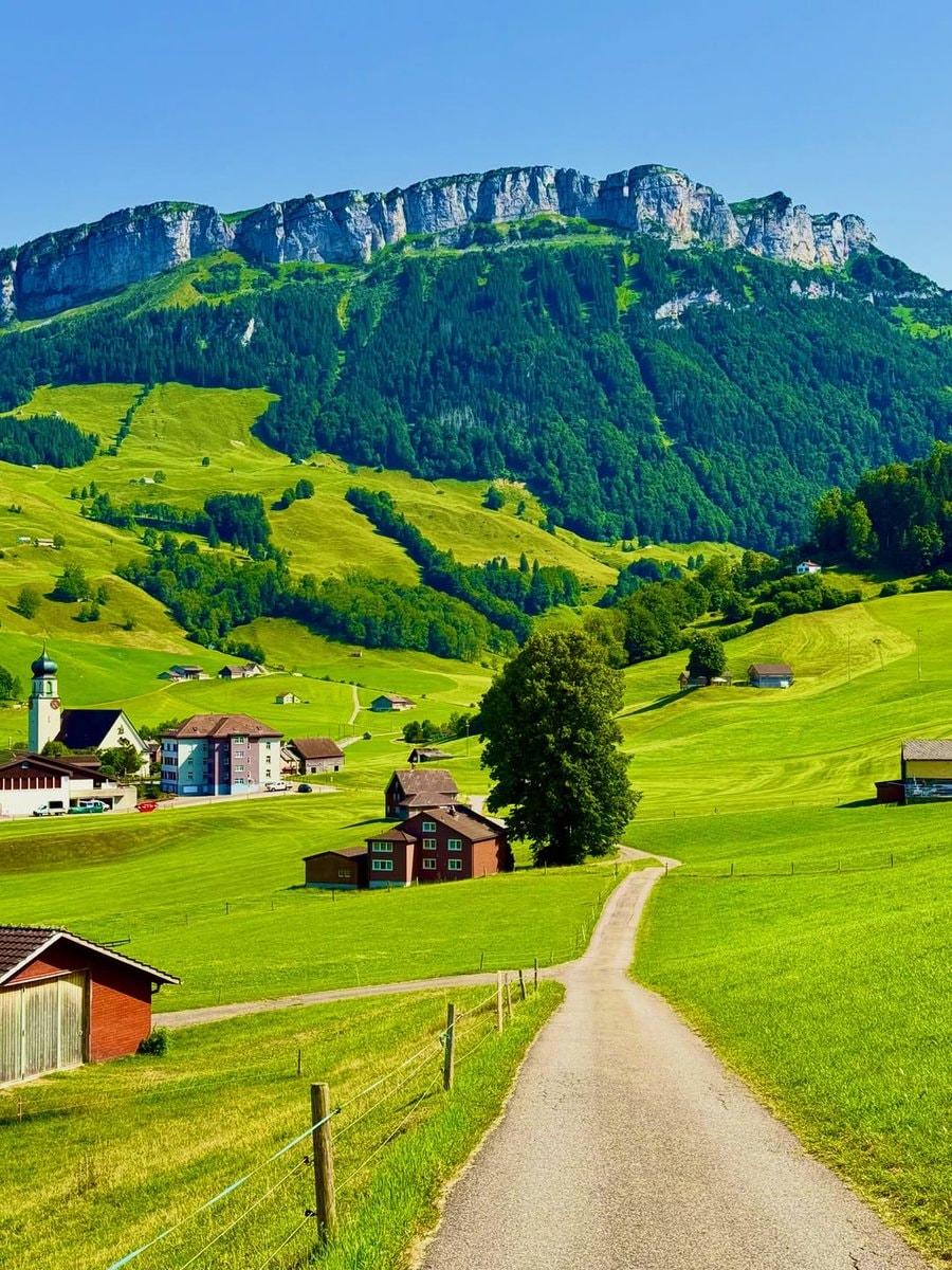 Lauterbrunnen Switzerland (photo 2 of 3)