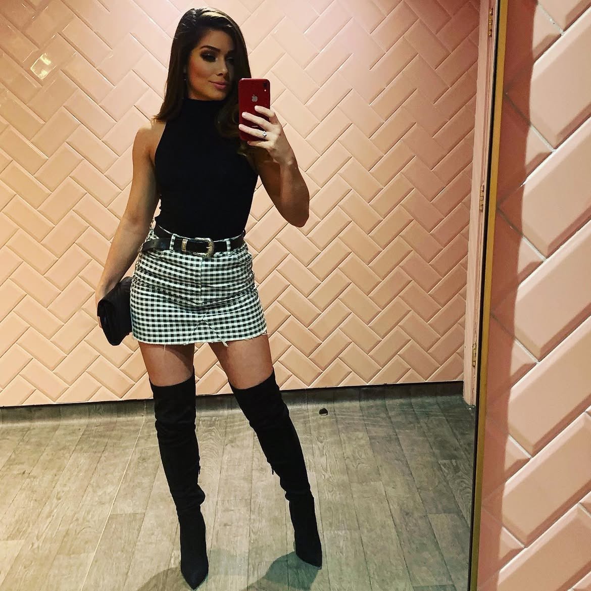 Nikki Sanderson mirror selfie