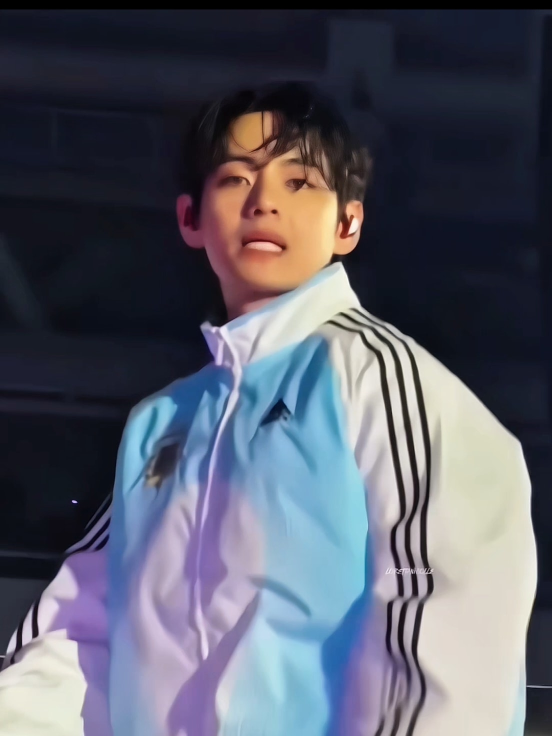 Taehyung candid moment Taehyung candid moment