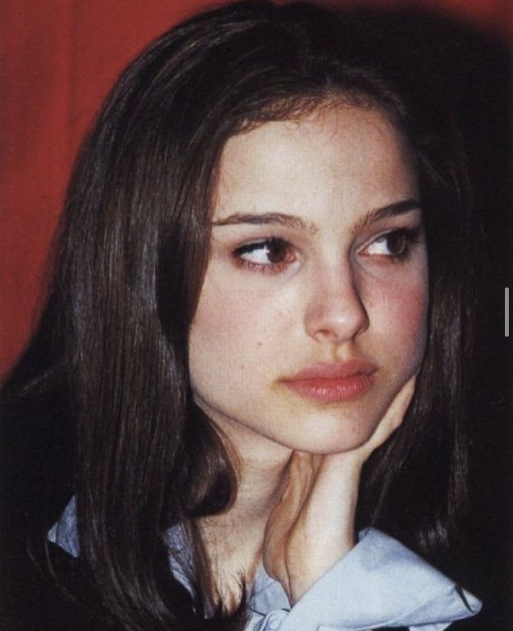 Natalie Portman timeless elegance ✨ (photo 2 of 4)