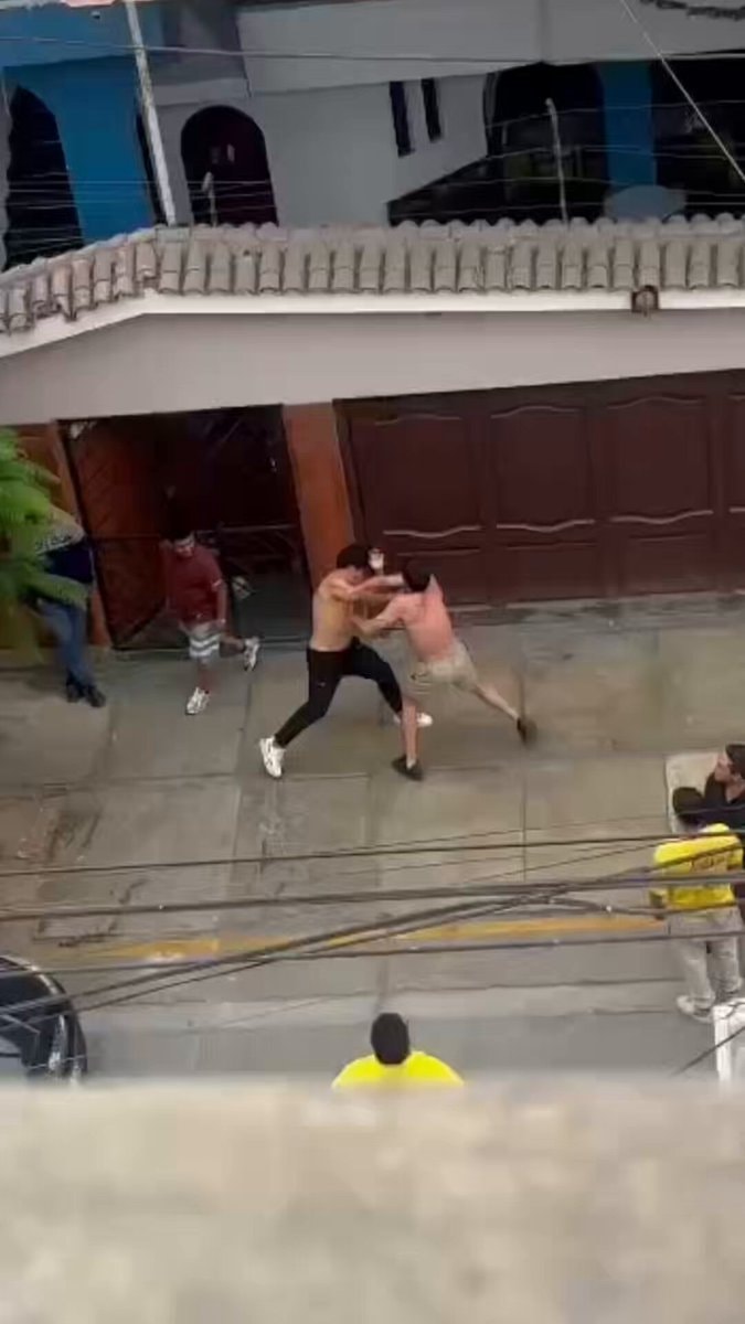 Peru street fight fire extinguisher