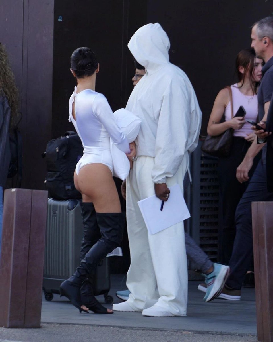 Kanye West Bianca Censori Florence (photo 2 of 4)