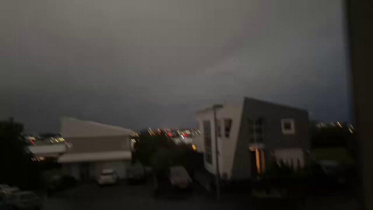 Solar eclipse darkens Iceland