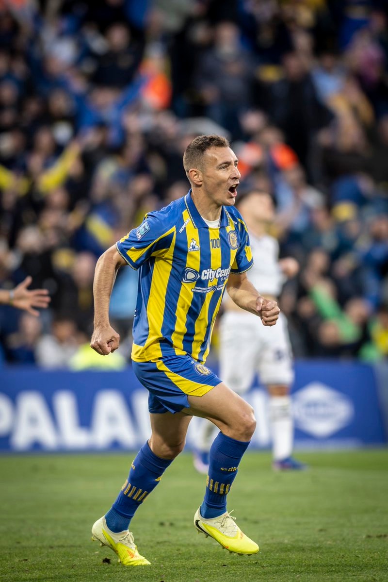 Marco Ruben scores in Argentine League 😅