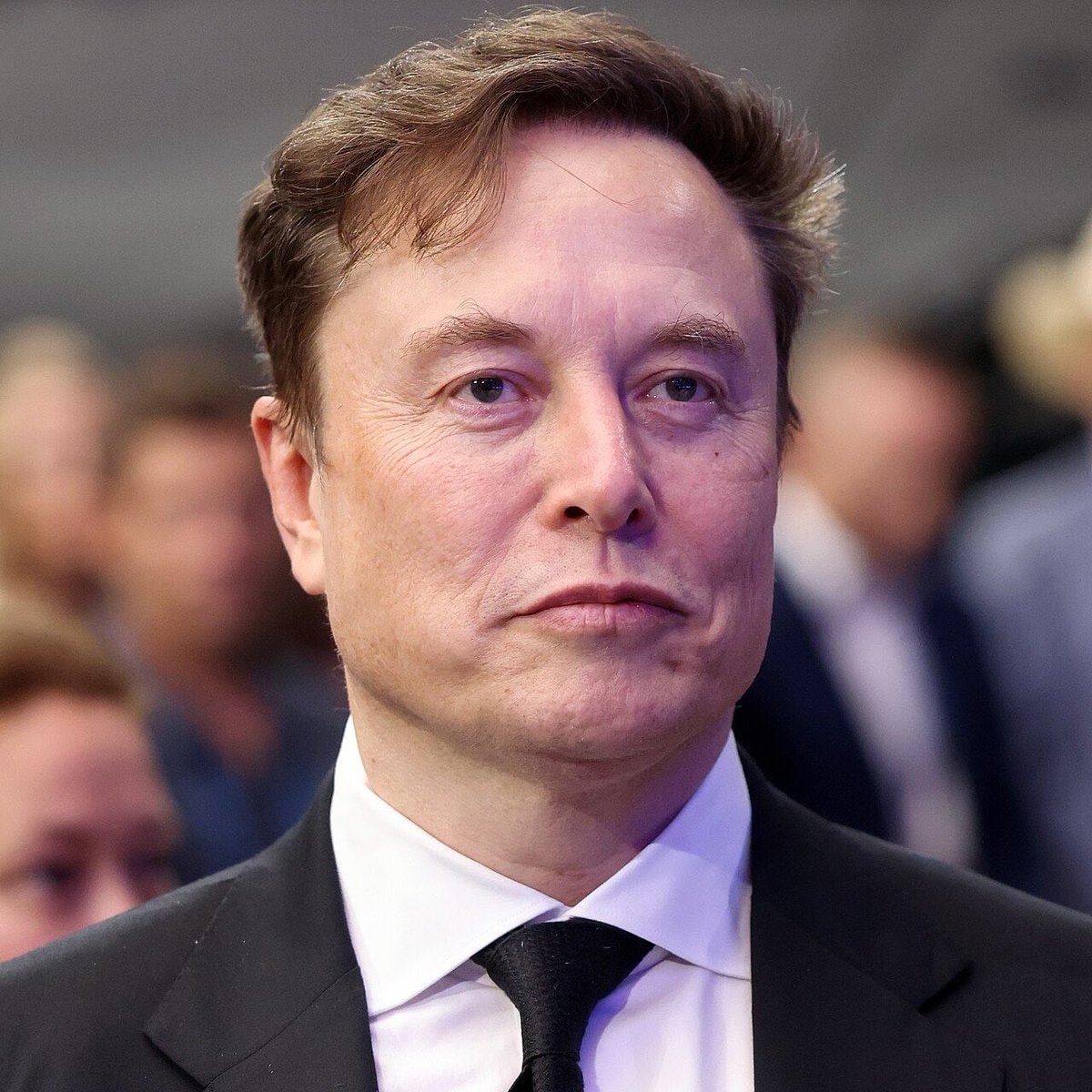 Elon Musk calls Ilhan Omar traitor (photo 1 of 2)
