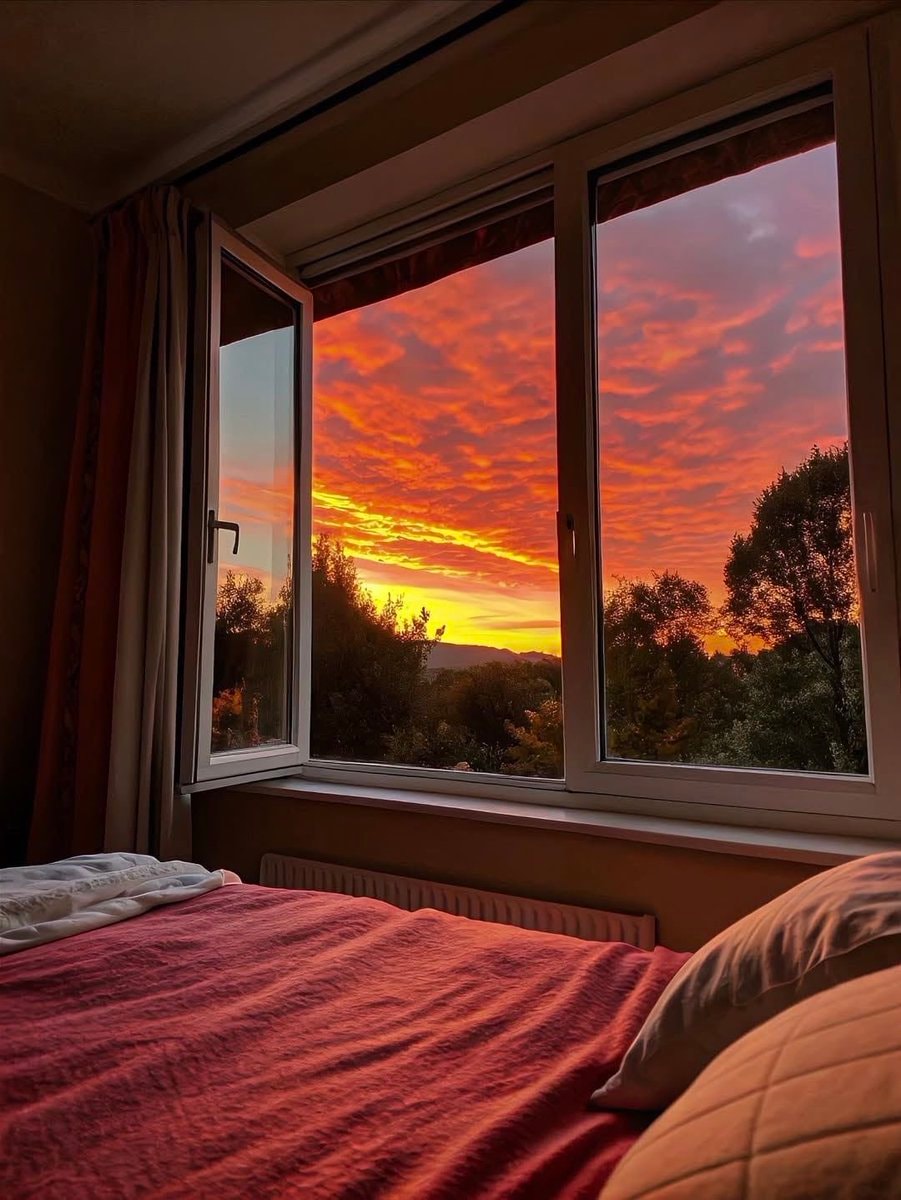 Sunset from window 🌅 (photo 2 of 2)
