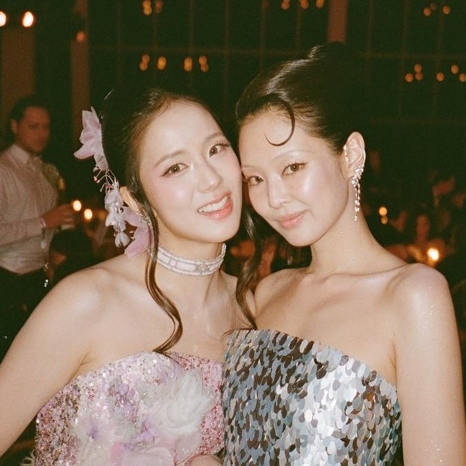 Jisoo and Jennie Met Gala 2026 (photo 2 of 2)