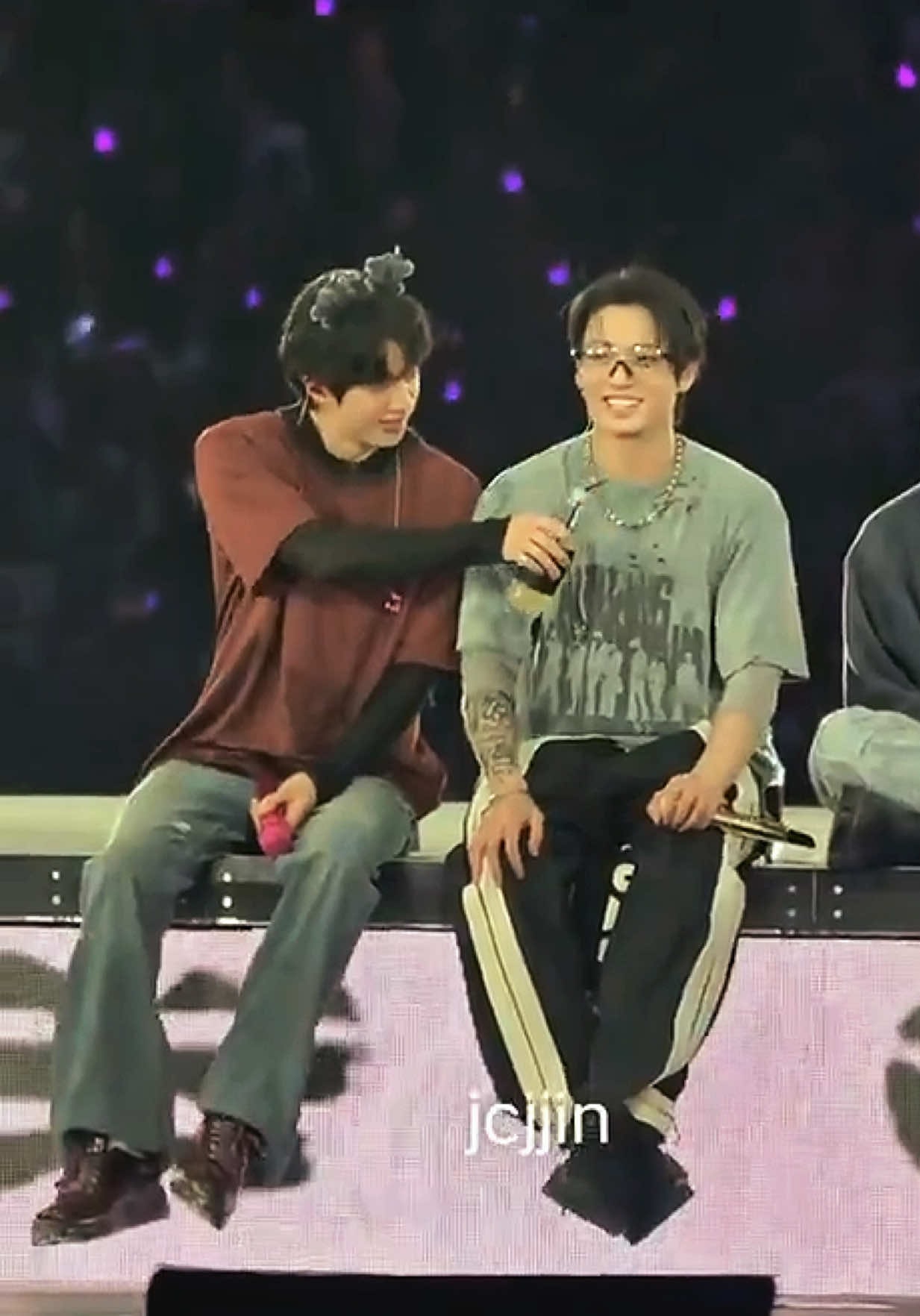 Jungkook Bogota D1 glasses moment