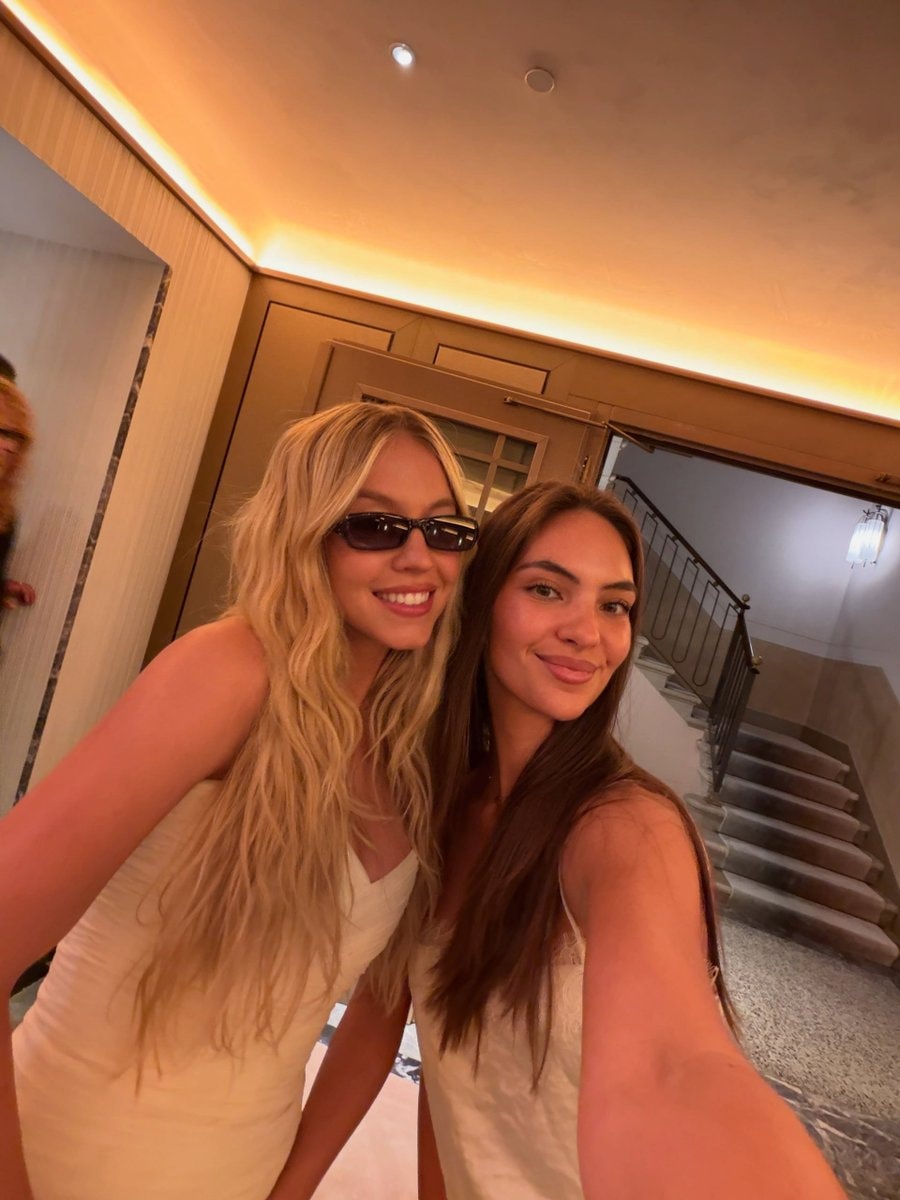 Sydney Sweeney with fans