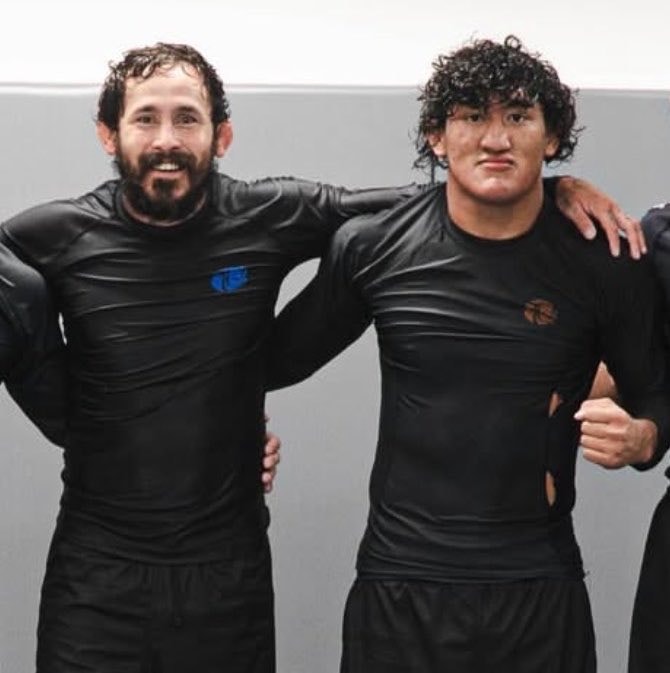 Marlon Vera cornering Raul Rosas Jr.