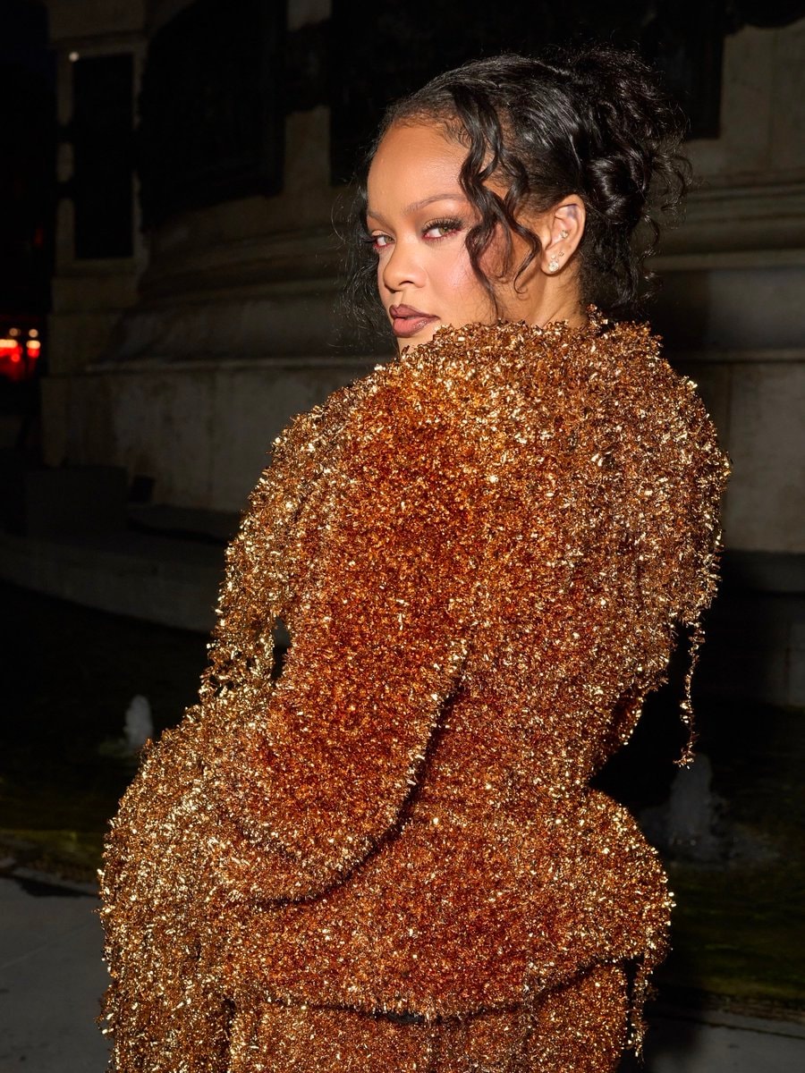 Rihanna at Matières Fécales SS27 show (photo 3 of 4)