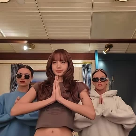 lisa blackpink sawadika