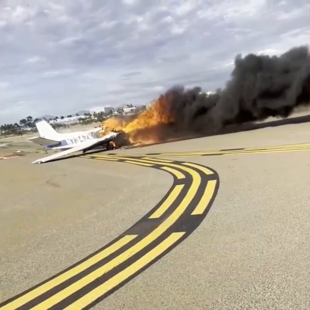 Cessna Skyhawk crash at Montgomery-Gibbs Cessna Skyhawk crash at Montgomery-Gibbs