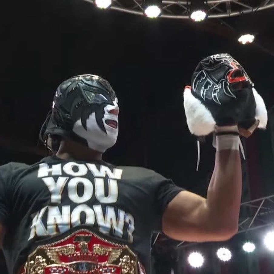 La Sombra CMLL (photo 2 of 2)