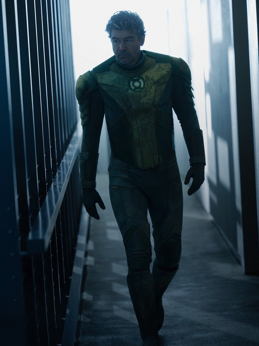 Kyle Chandler Hal Jordan LANTERNS (photo 2 of 2)