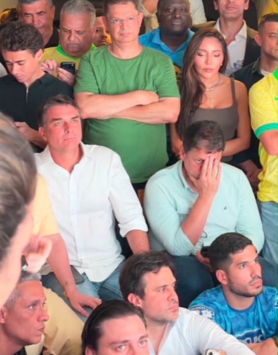 Flávio Bolsonaro reacts to election loss
