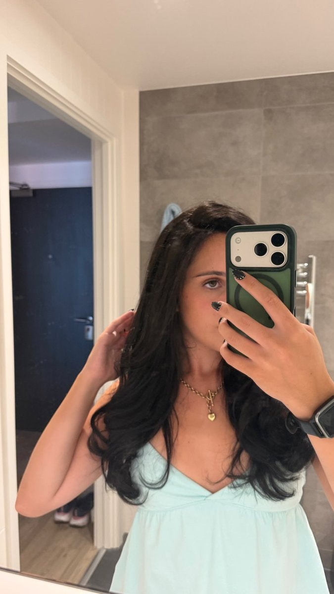 Elle Mulvaney mirror selfie