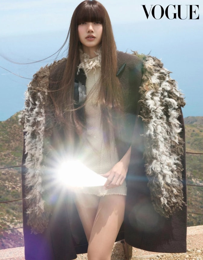 Lisa Vogue Korea Louis Vuitton (photo 2 of 2)